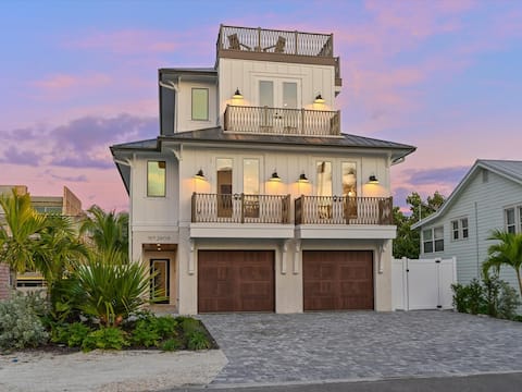 Nirvana Sunset~Across from Beach, Heated Pool/Spa!