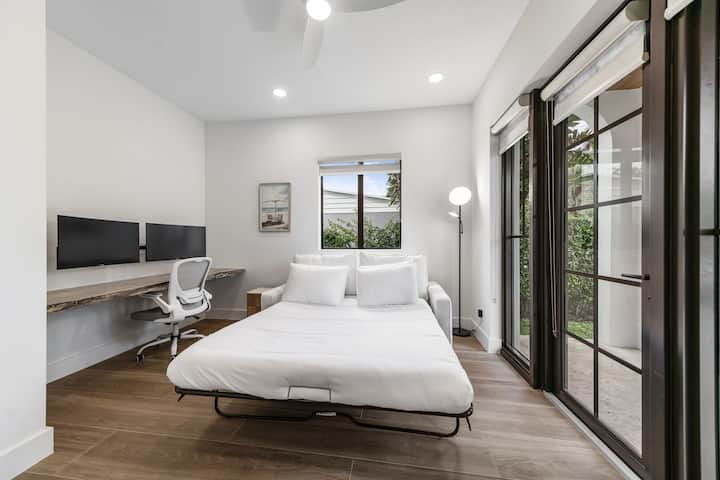 Dormitorio 4/ Oficina
Sofá cama extraíble, escritorio para computadora