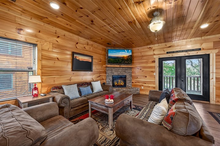 Indoor Pool|2.3 Mi Gburg|game Rm|front Porch View - Gatlinburg