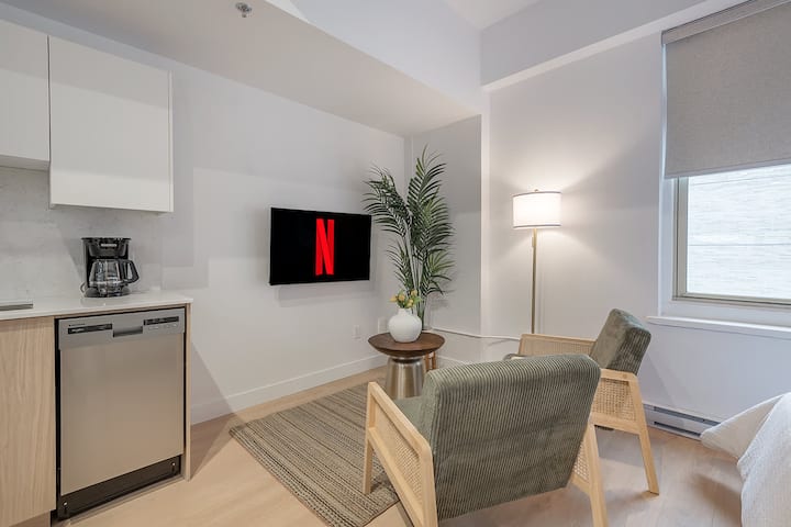 Bright & Cozy Modern Studio - King Bed - Montreal