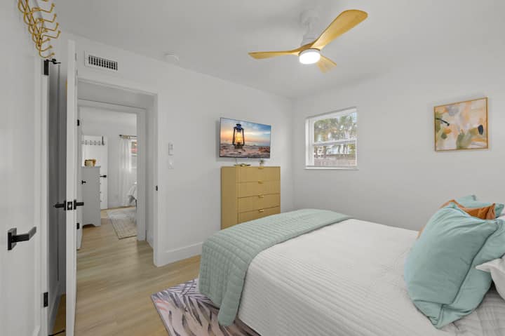 2号卧室，带标准双人床