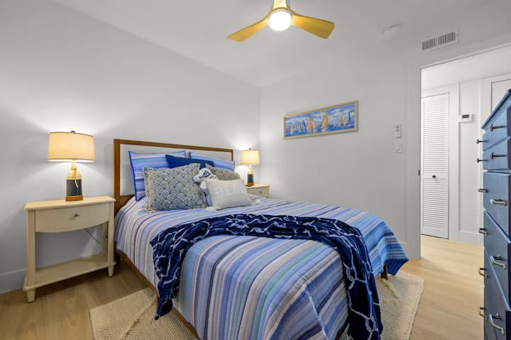 3号卧室，配备标准双人床