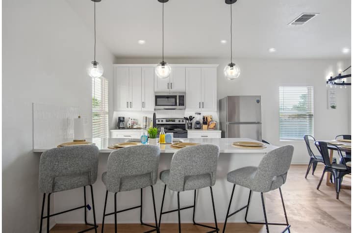 Unbeatable Classy Value 3br/2ba Near City Center - Sunrise - San Antonio