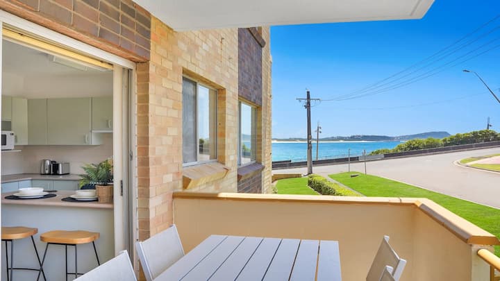 Esplanade Six| Views, Wifi| Accom Holidays - Terrigal