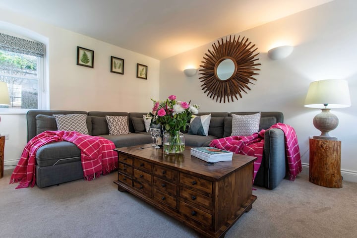 Historic 18th-century Cottage W/ Parking & Garden - Bath