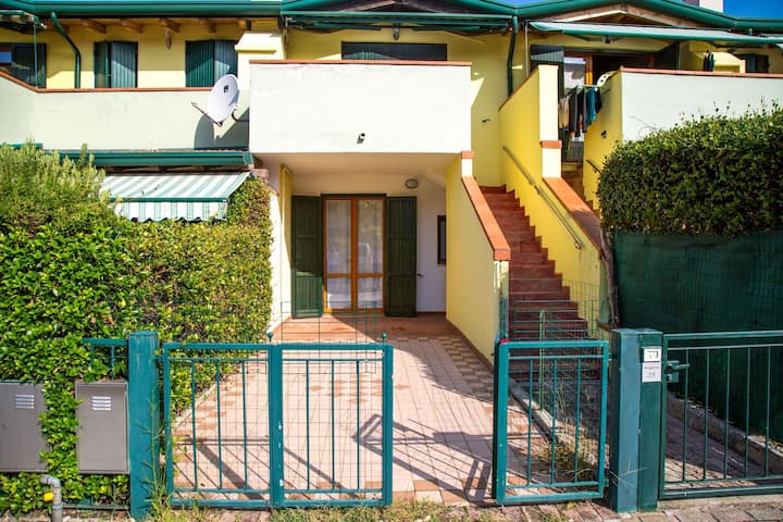 Appartement Familial Avec Deux Cours Privées - Eraclea Mare