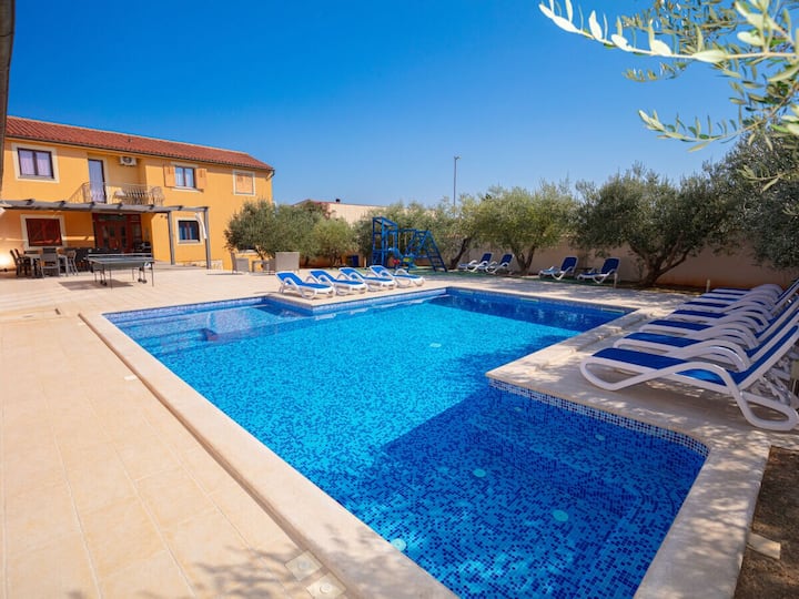 Villa Mirjana Large Holiday Home With Pool - Pula