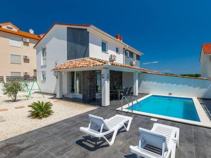 Villa Sarah By Interhome - Pula