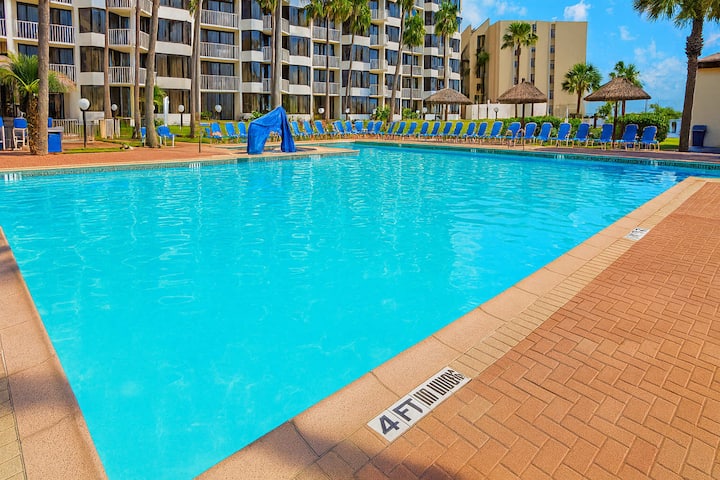 *Sleeps 10 *Direct Beach *Heated Pool* - South Padre Island, TX