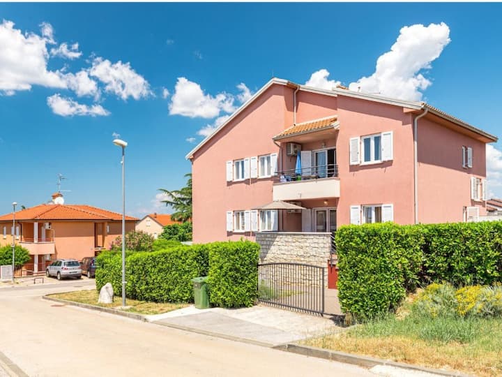 Villa Pinta Mit Großem Garten By Interhome - Cittanova