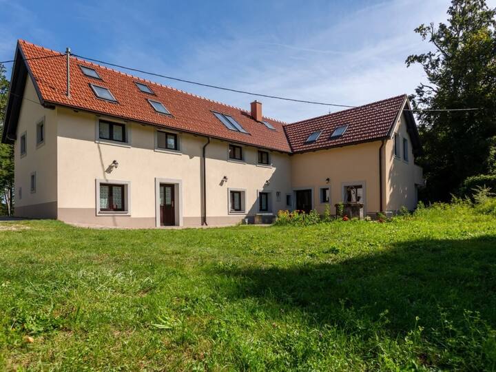Schönes Apartment In Gozd Mit Garten, Tollem Ausbl - Vipava