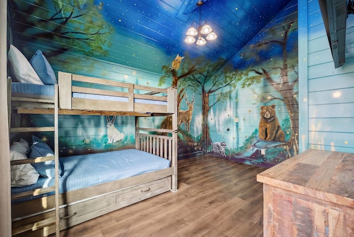 Firefly Haven *Pool, Hot Tub & Prime Location - Cabins for Rent in Pigeon  Forge, Tennessee, United States - Airbnb