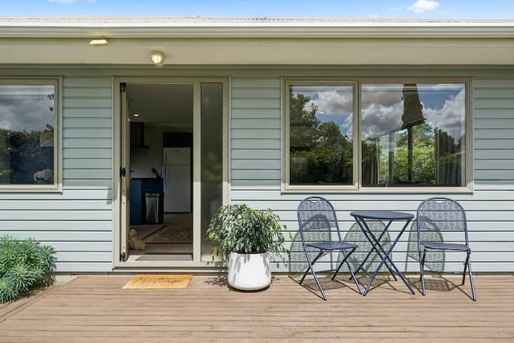 Sackville Sunshine - Martinborough Holiday Home - Martinborough