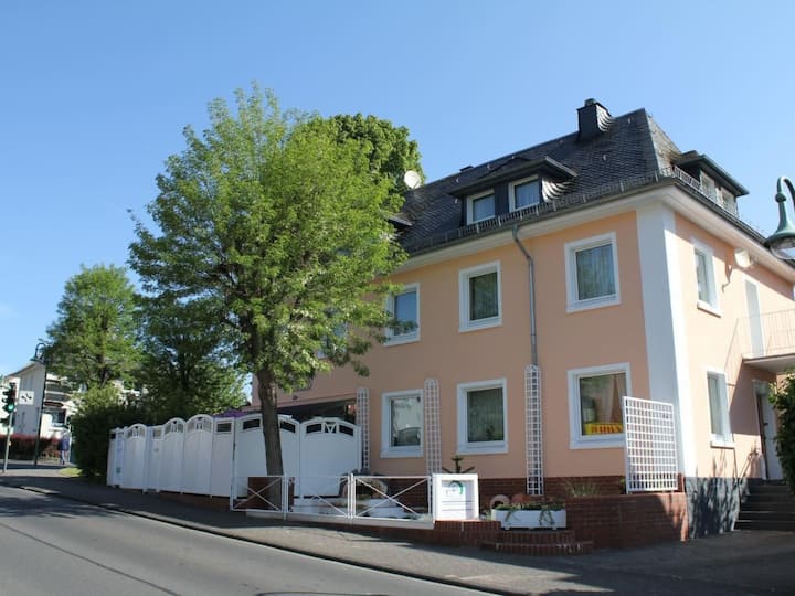 Modernes Ferienhaus In Daun By Interhome - Daun