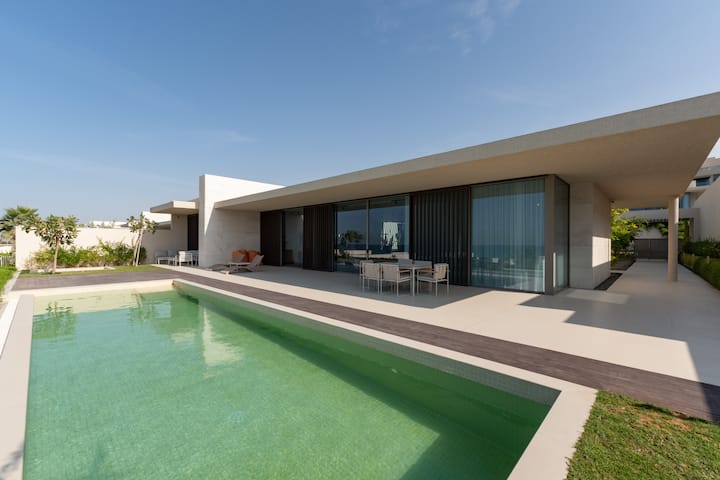 Luxe 4br Villa | Private Pool & Beach | Al Zorah - Sharjah