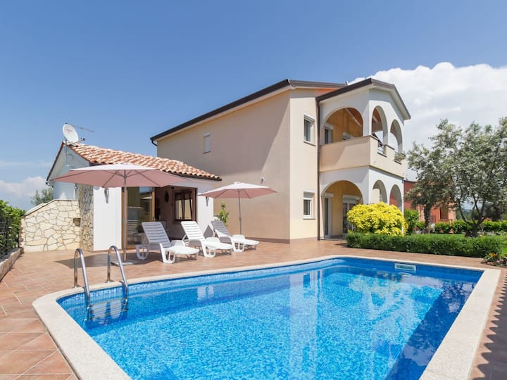 Schönes Ferienhaus Mit Swimmingpool By Interhome - Izola
