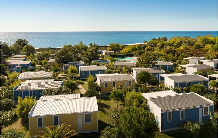 Awesome Home In Novigrad With Swimming Pool - Novigrad