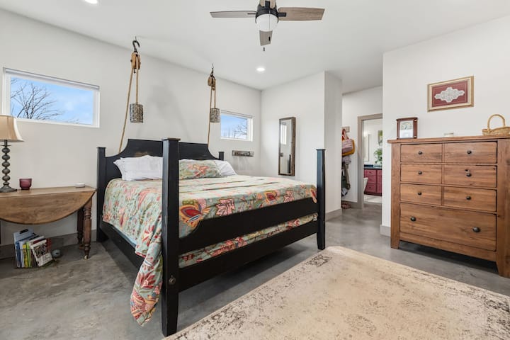 Lookout Lodge-sand Volleyball-hot Tub-movie Room - Fayetteville, AR