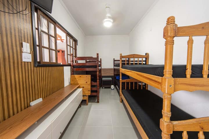 Quarto com beliches ideal para grupos e famílias