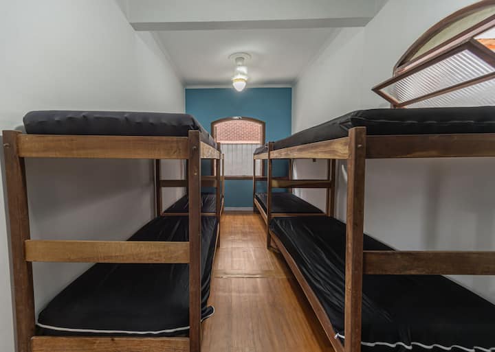  Quarto com beliches prático para acomodar vários hóspedes