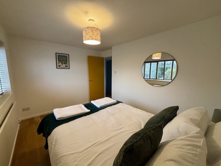 Ascot Racecourse 4-bed Home (Walking Distance) - ブラックネル
