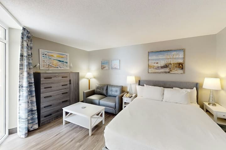 Bay Watch 0810: Studio | Balcony | Pool - North Myrtle Beach, SC