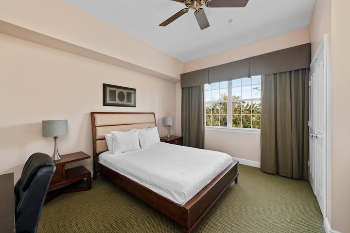 გაისვენეთ მაღალი ხარისხის საწოლებში მთელი დღე პარკებში გატარების შემდეგ.