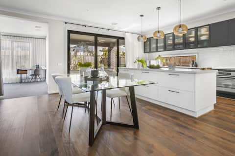 StayAU Two-Storey Idyllic Spacious w/Netflix