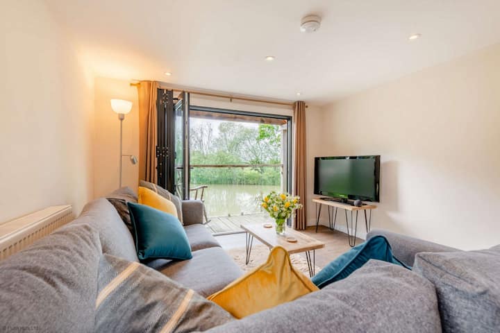 The Boathouse By Plush Huts - Kent
