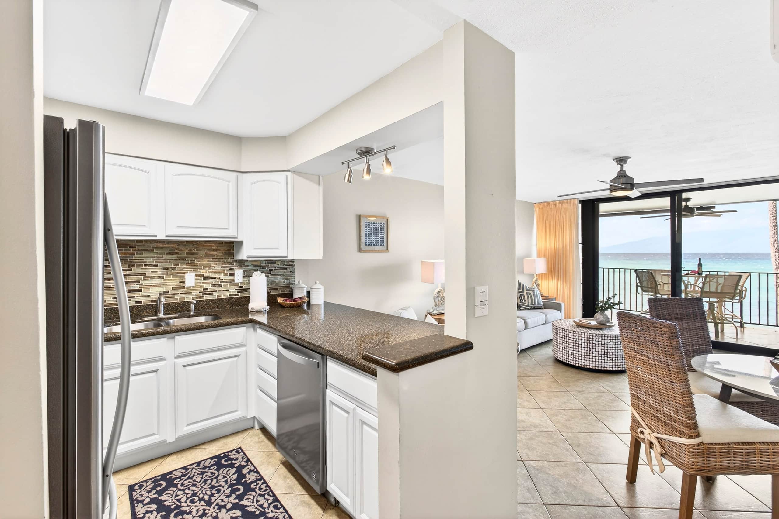 Coastal Elegance: A Fresh Oceanfront Gem - Image 20