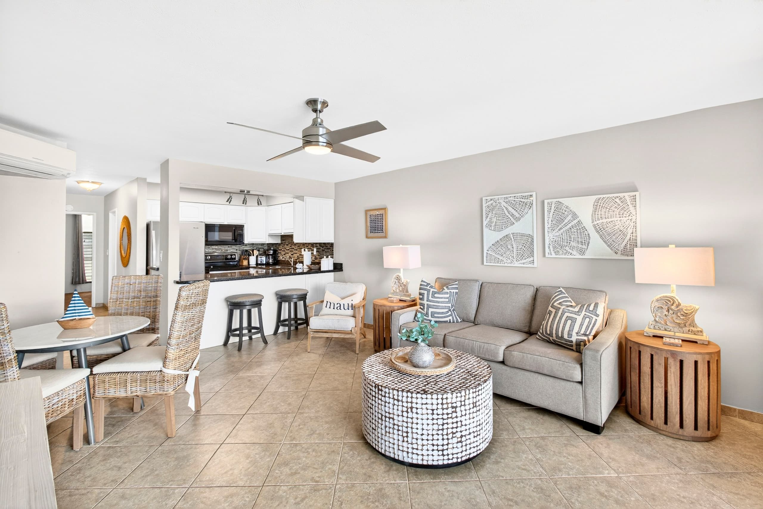 Coastal Elegance: A Fresh Oceanfront Gem - Image 13