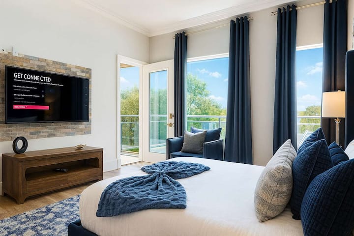 Chumba kikuu cha kulala kilicho na roshani ya kipekee