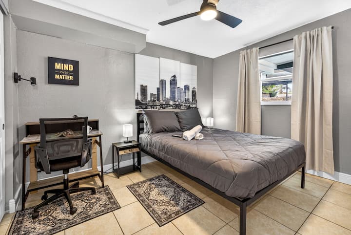 חדר שינה מס '1 עם מיטת קווין סייז