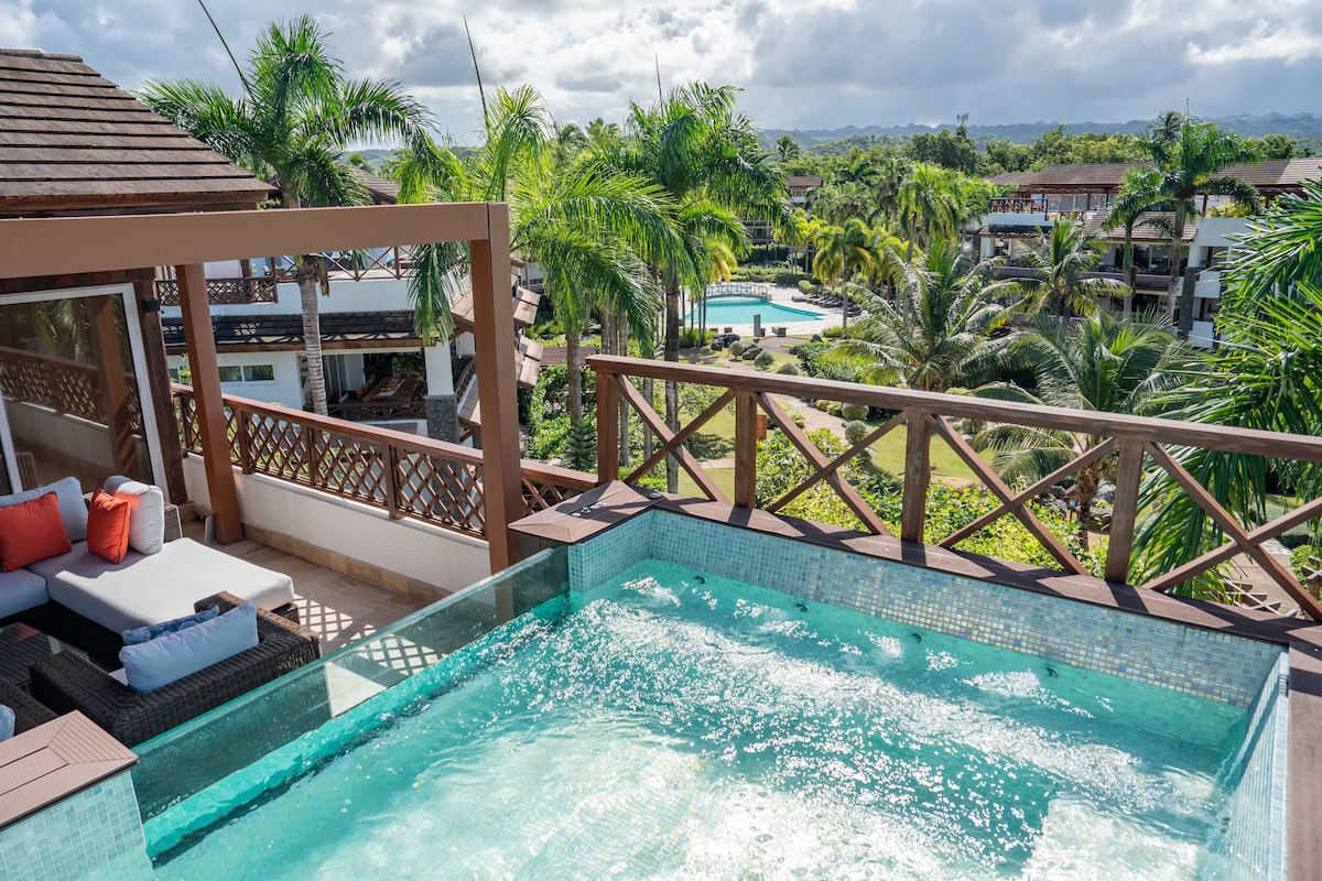 Unique Penthouse w/ Huge Private Rooftop & Jacuzzi - Flats for Rent in ...