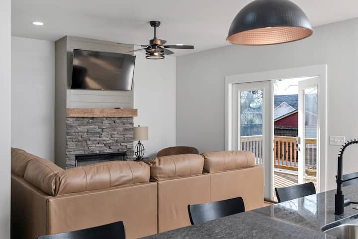Springfield Haven - Modern Comfort Near Nashville - Cedar Hill, TN