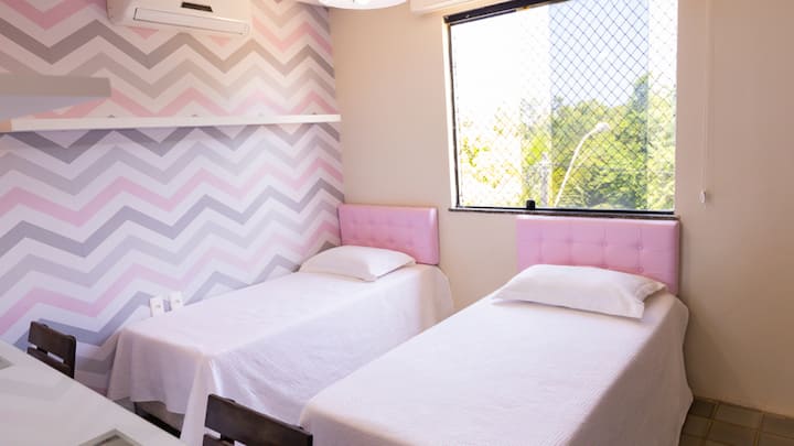 Quarto climatizado perfeito para noites confortáveis e relaxantes