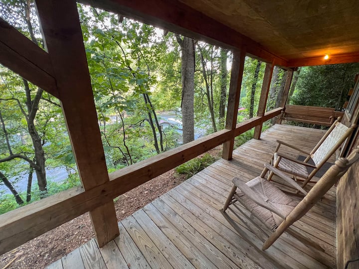 Lazy Turtle Cabin 2 - Hillside King Efficiency - Cherokee, NC