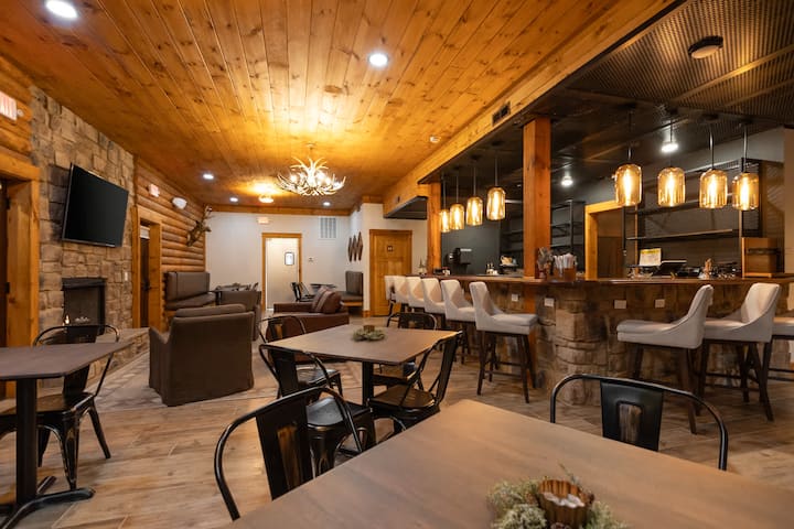 Innkeeper's King Suite - Gatlinburg, TN