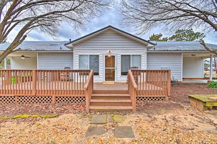 < 1 Mi To Downtown Lillington: Home W/ Deck - Raven Rock State Park, Lillington