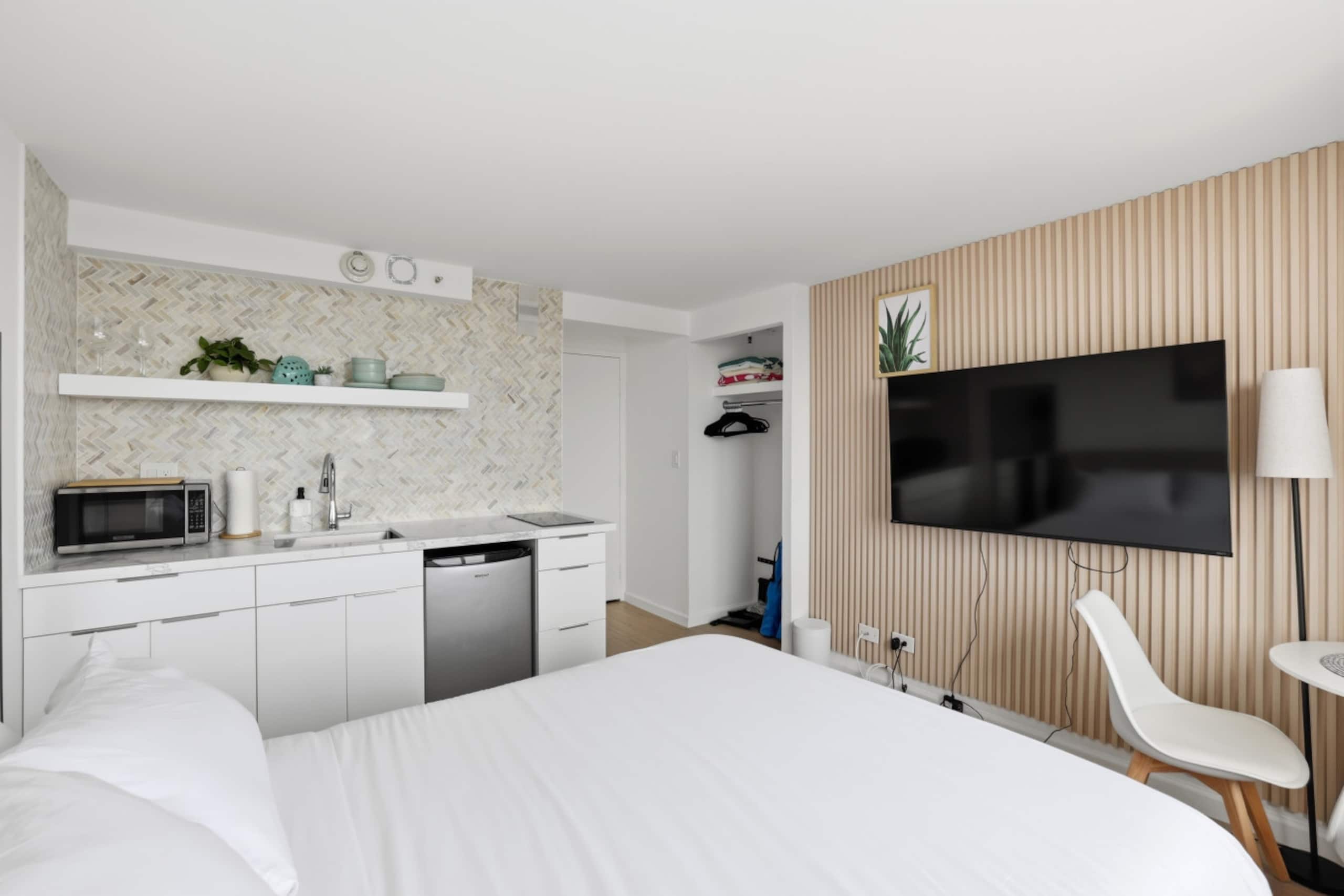 [New] Banyan Suite - Studio with Ocean View, Pool - Image 10