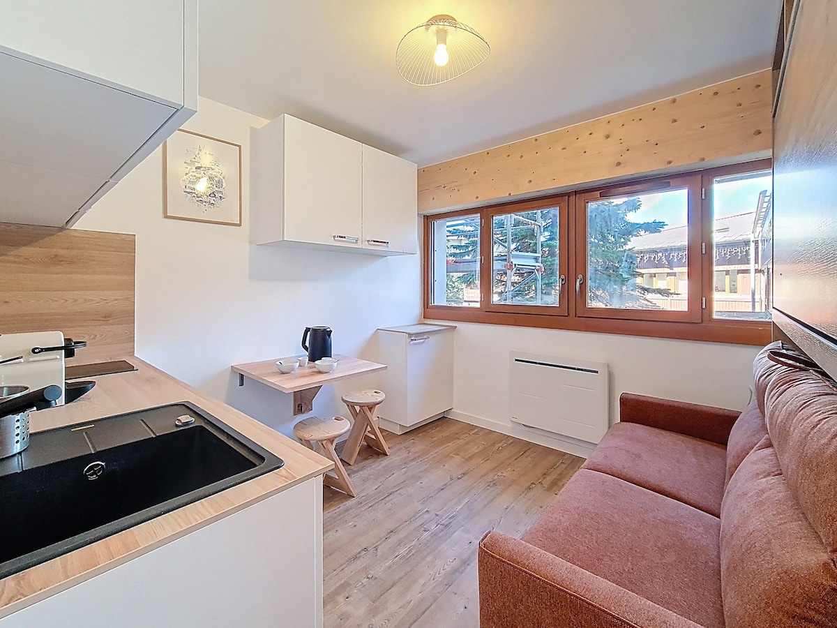 Studio Renovated. Foot Of The Tracks. - Apartments for Rent in Les ...