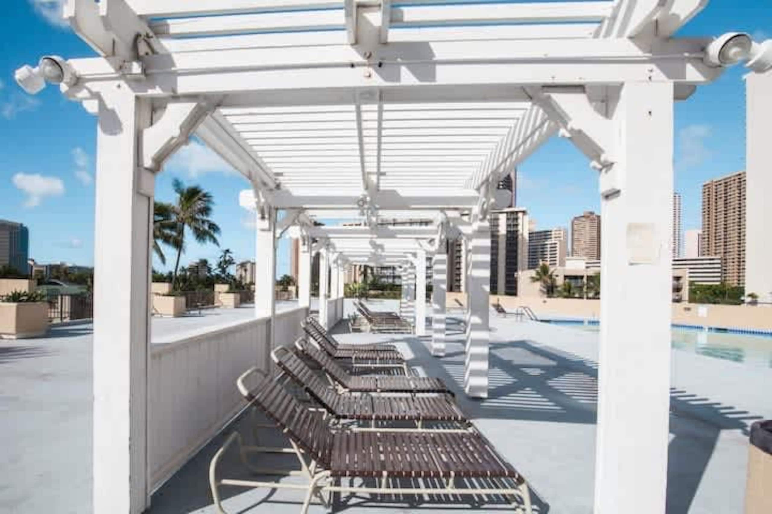 Waikiki 2BR/2BA w/ Ocean View Free Parking - Image 15