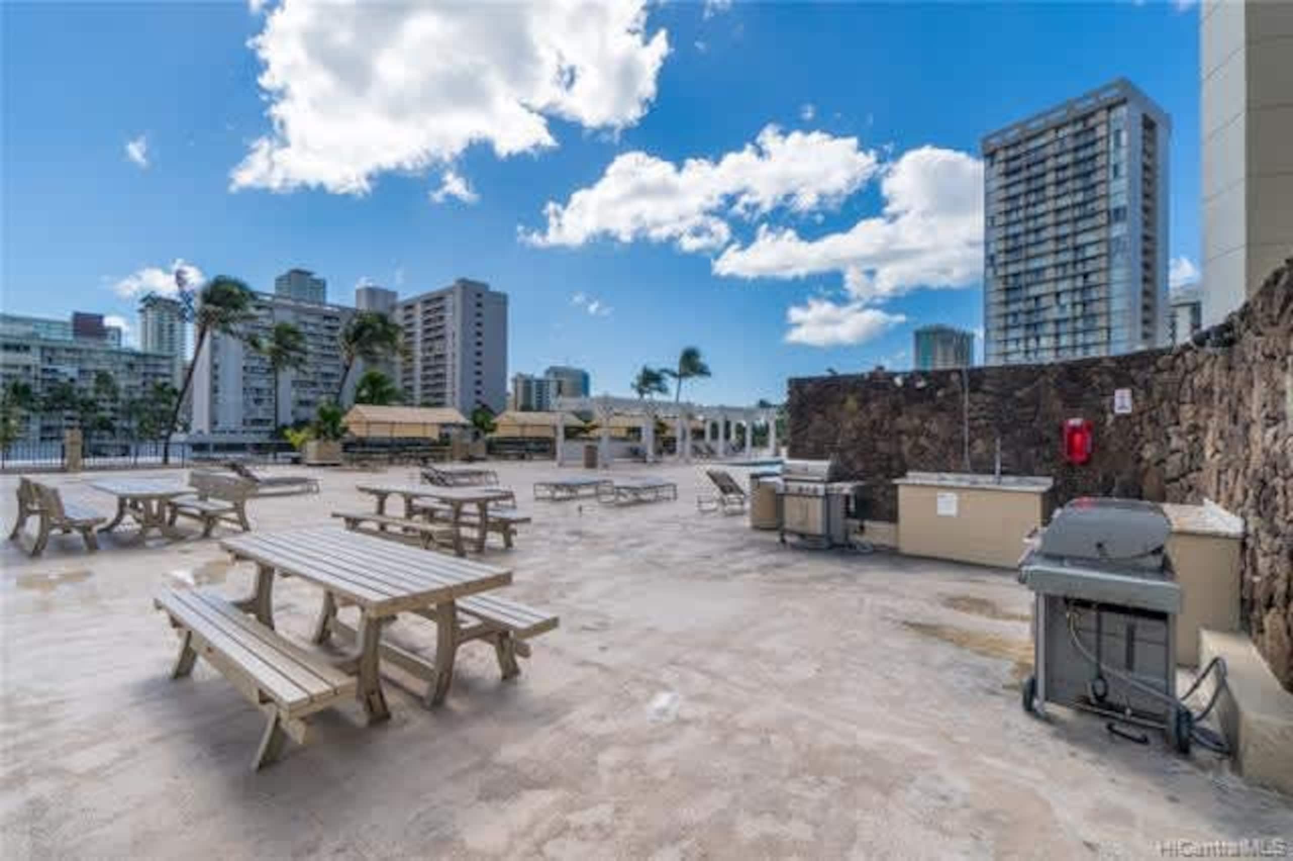 Waikiki 2BR/2BA w/ Ocean View Free Parking - Image 16