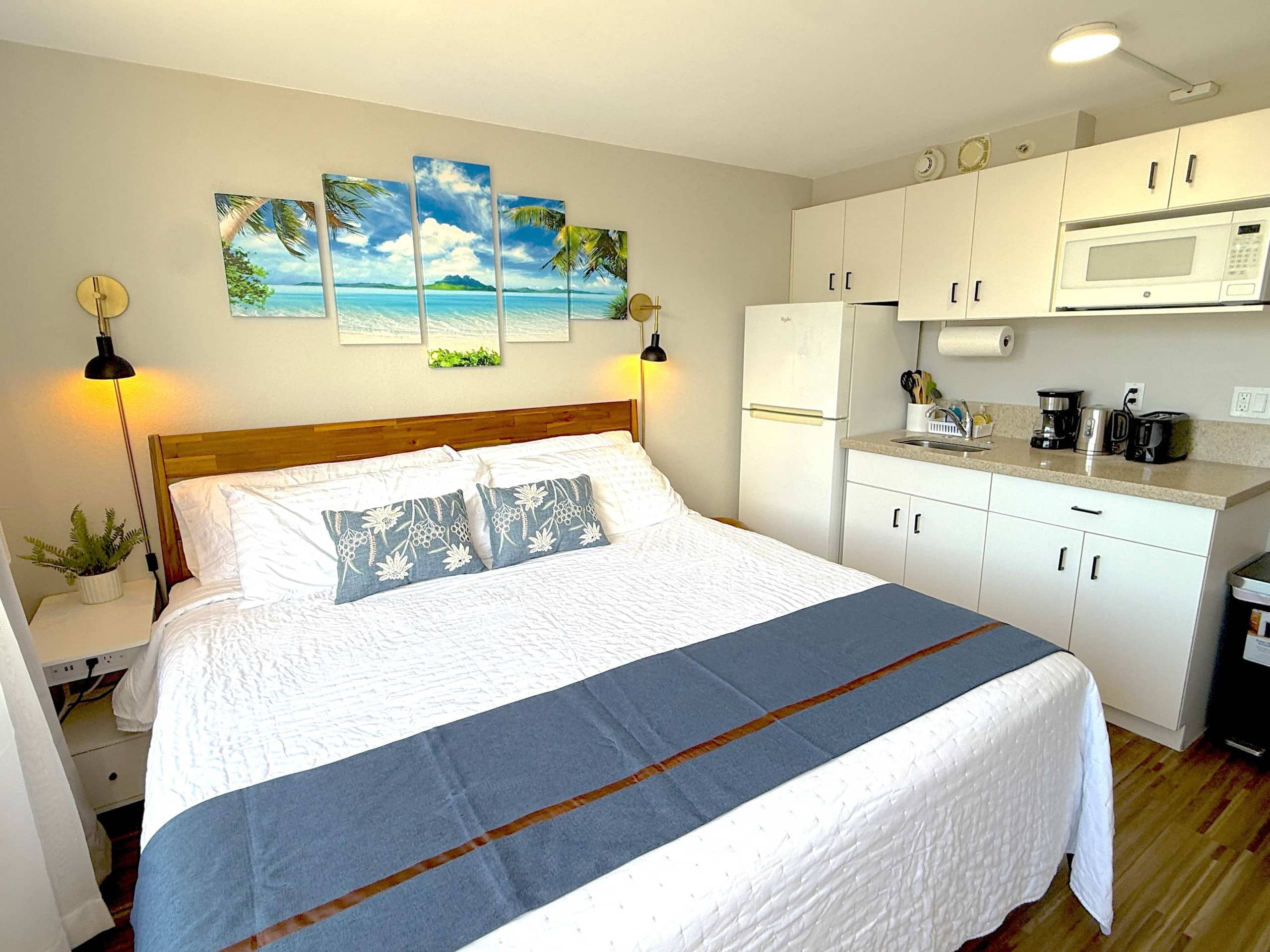 Waikiki 2BR/2BA w/ Ocean View Free Parking - Image 5
