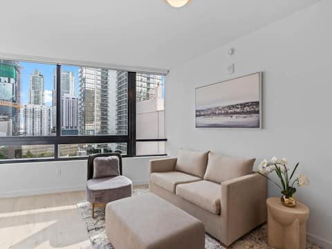 Successful Airbnb property: Bayfront 1BR | 8-Min Walk to Biscayne Bay in Government Center