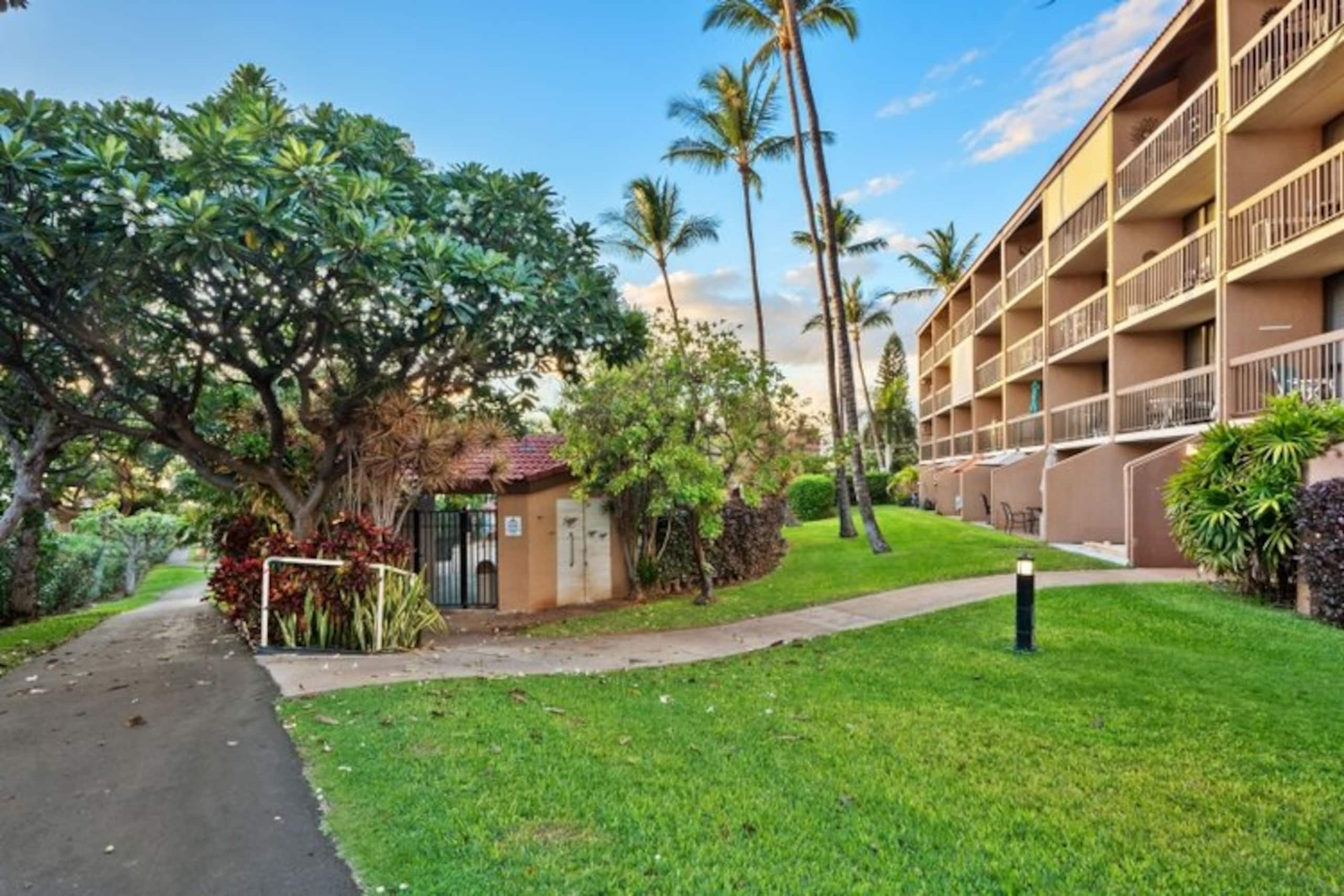 Garden Setting*AC*Close to Beach*Central Location - Image 36