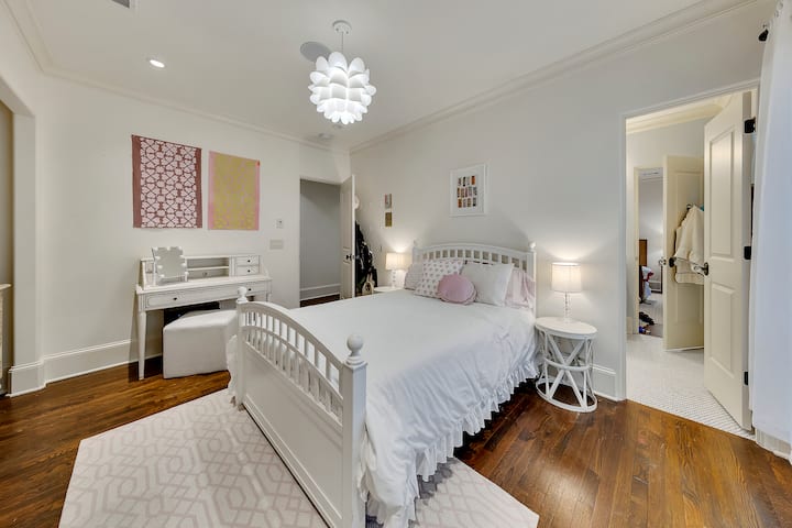 Spalnica 2 - postelja v polni velikosti