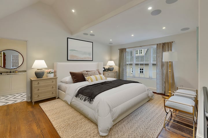 4. spalnica – nad garažo, dodatni apartma – širša zakonska postelja