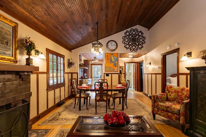 Charming Craftsman Cottage, Walk To Beach - Saugatuck, MI