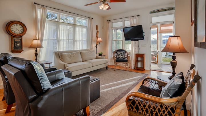 Shep's Lake House: Large Family Retreat! - Canandaigua, NY